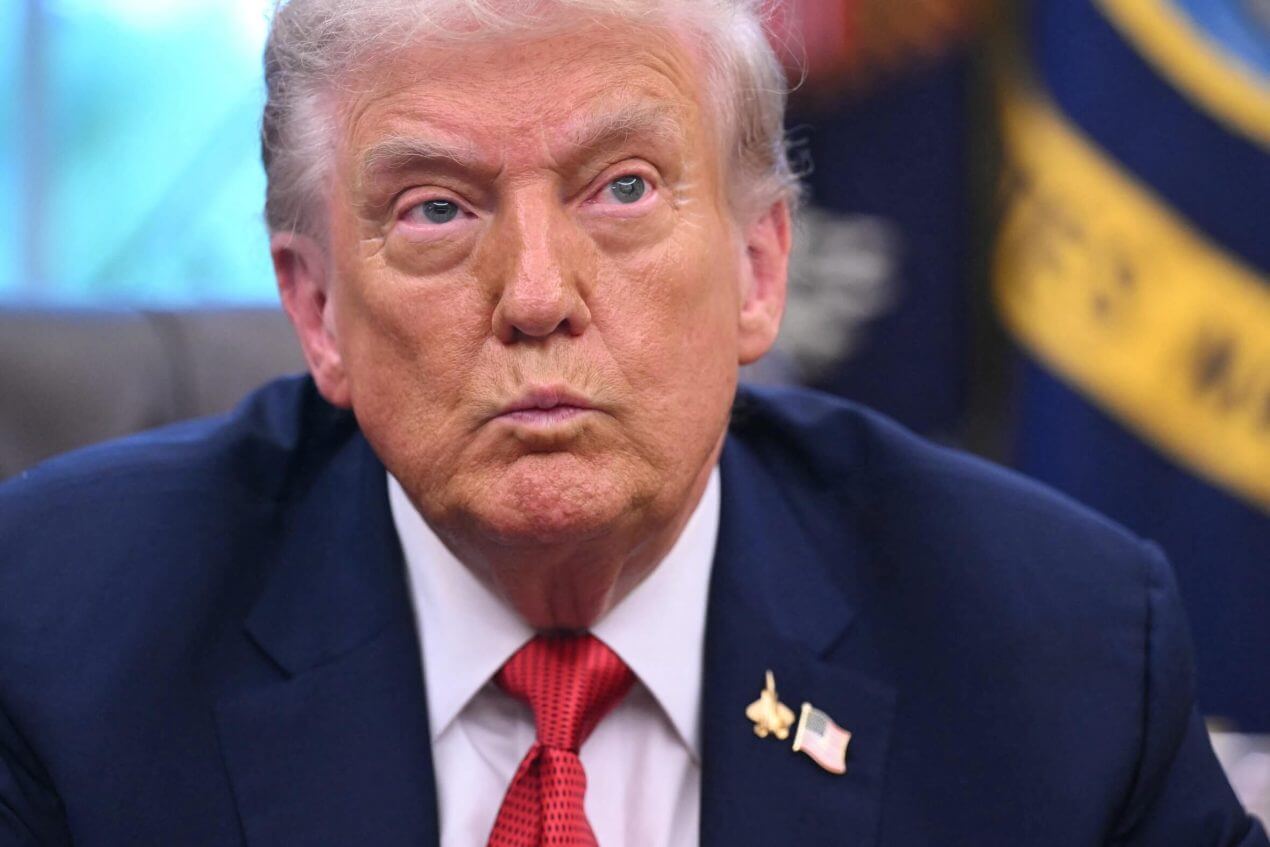 Trump nepričakovano podprl objavo Epsteinovih dosjejev