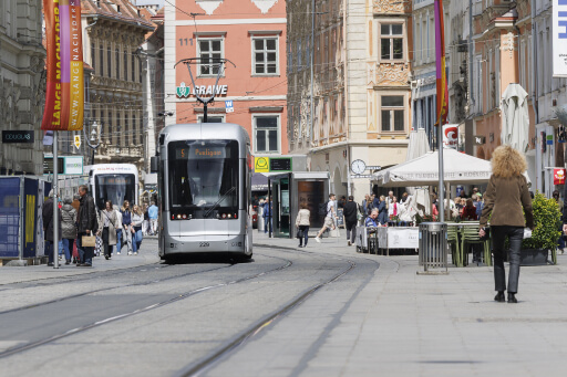 Tragisches Unglück in Graz: Frau (59) von Straßenbahn erfasst und getötet