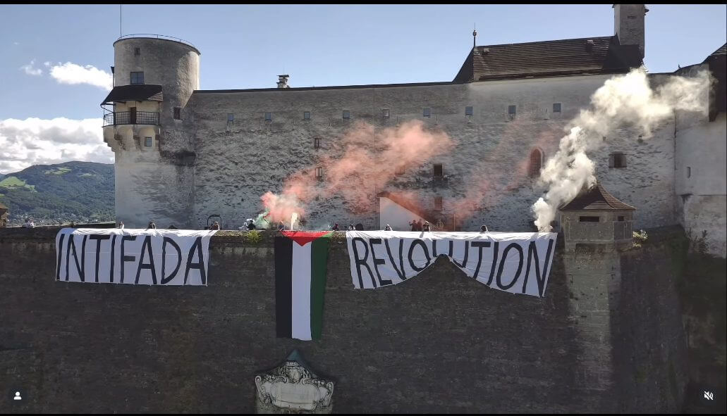 „Salzburger Genozidfestspiele“: Propalästinensische Banner auf Festung