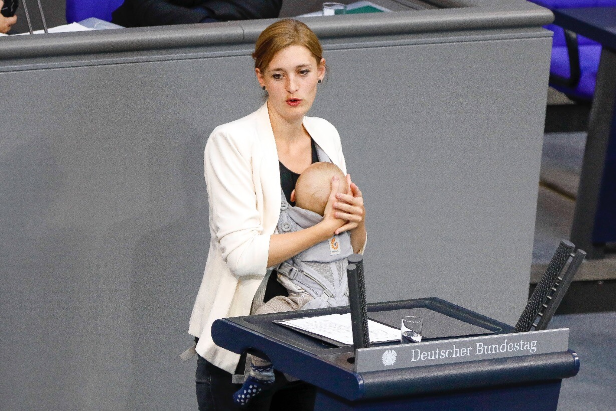Premiere im Bundestag: Erste Rede mit Baby im Arm