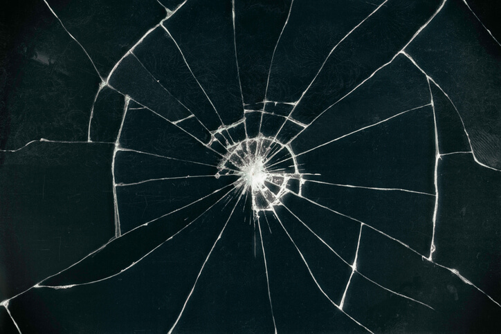 Letalo ameriškega obrambnega ministra Hegsetha zasilno pristalo zaradi razpoke na vetrobranskem steklu.