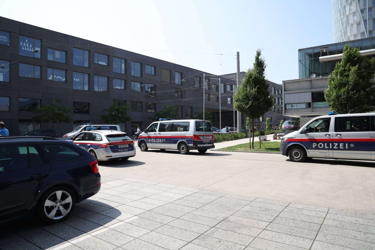 V šoli za otroke s posebnimi potrebami v Hagenu sprožen alarm zaradi suma na amok; policija v velikem številu na kraju dogodka