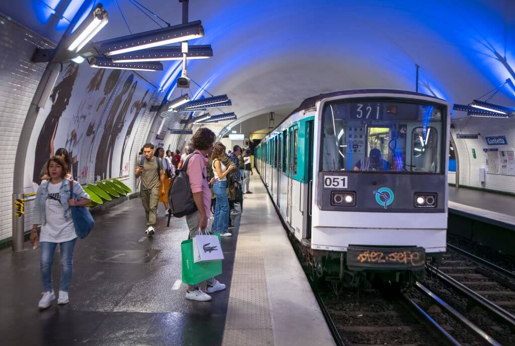 Nach 125 Jahren: Paris ersetzt Metro-Papiertickets durch Chipkarten