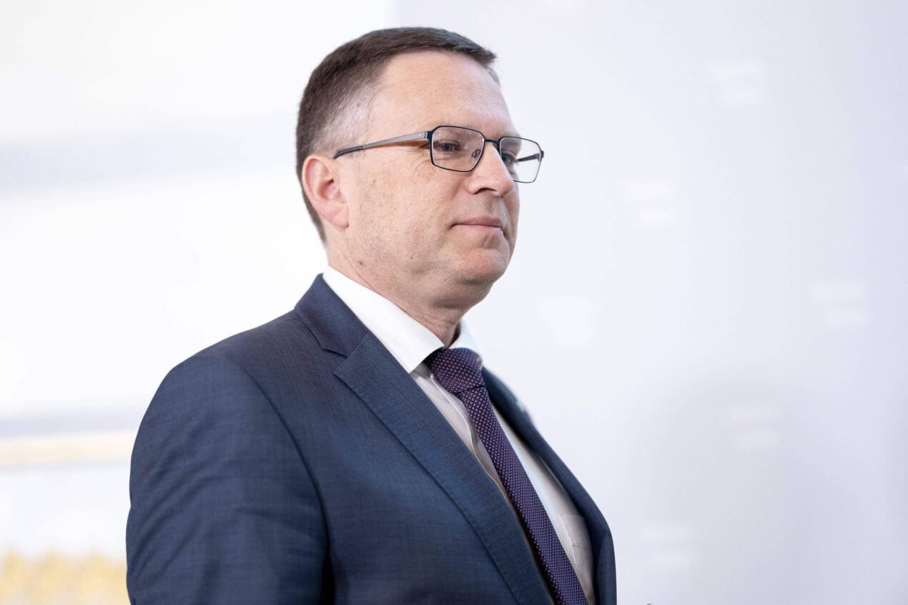 Sodišče razveljavilo odločitev o preusmeritvi postopka proti Wögingerju, sojenje se bo ponovilo